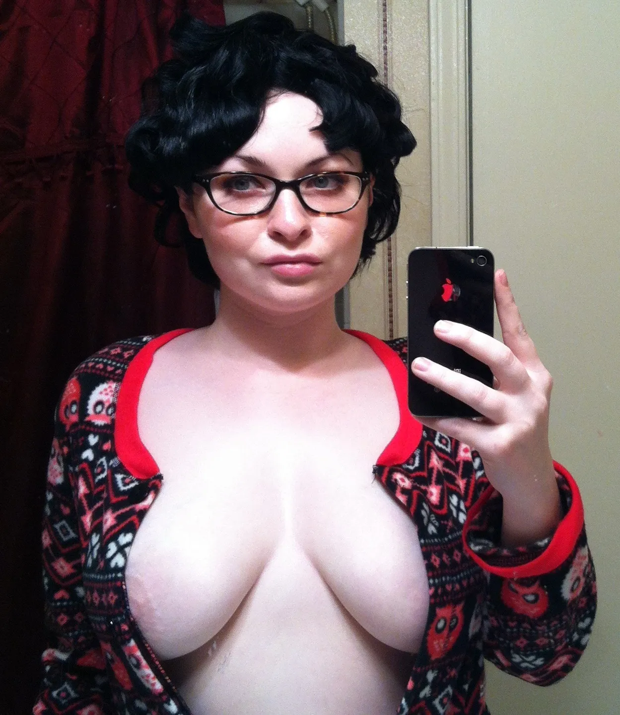looking down mom s boobs