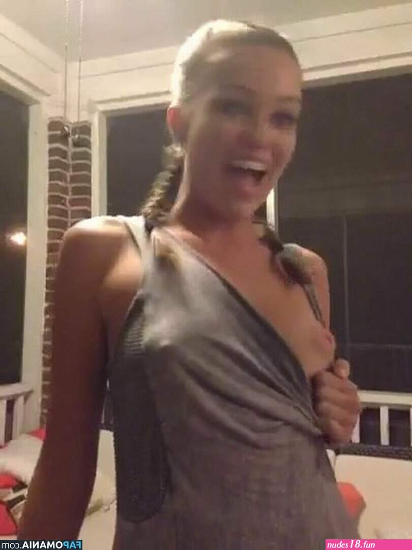 lili simmons nude