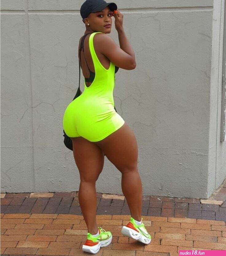 thick hips busty pic
