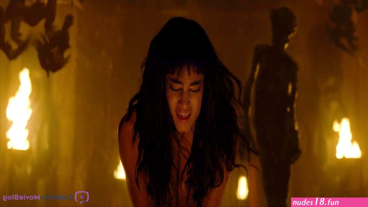 sofia boutella nuda hot topless