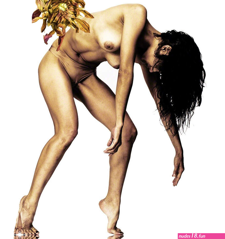 sofia boutella nuda hot topless