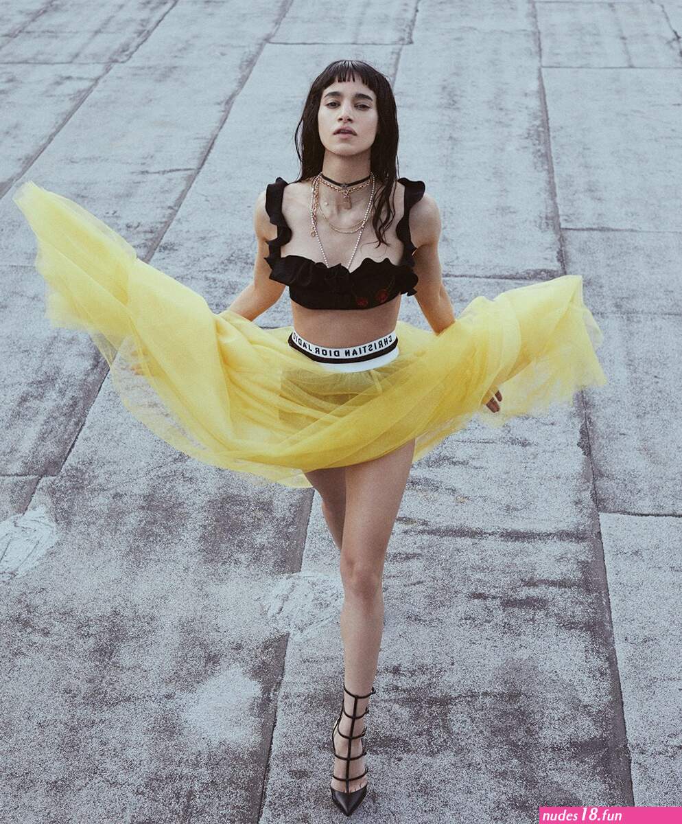 sofia boutella nuda hot topless