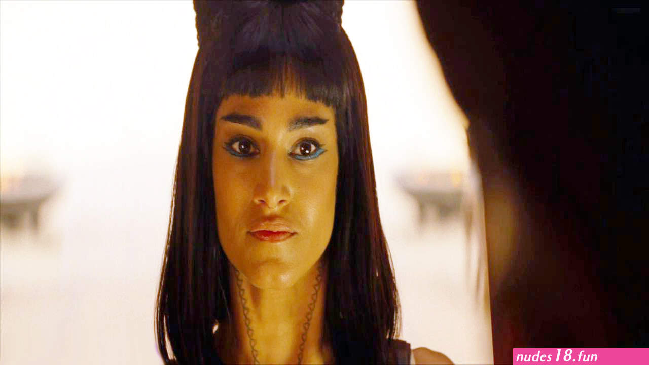 sofia boutella nuda hot topless