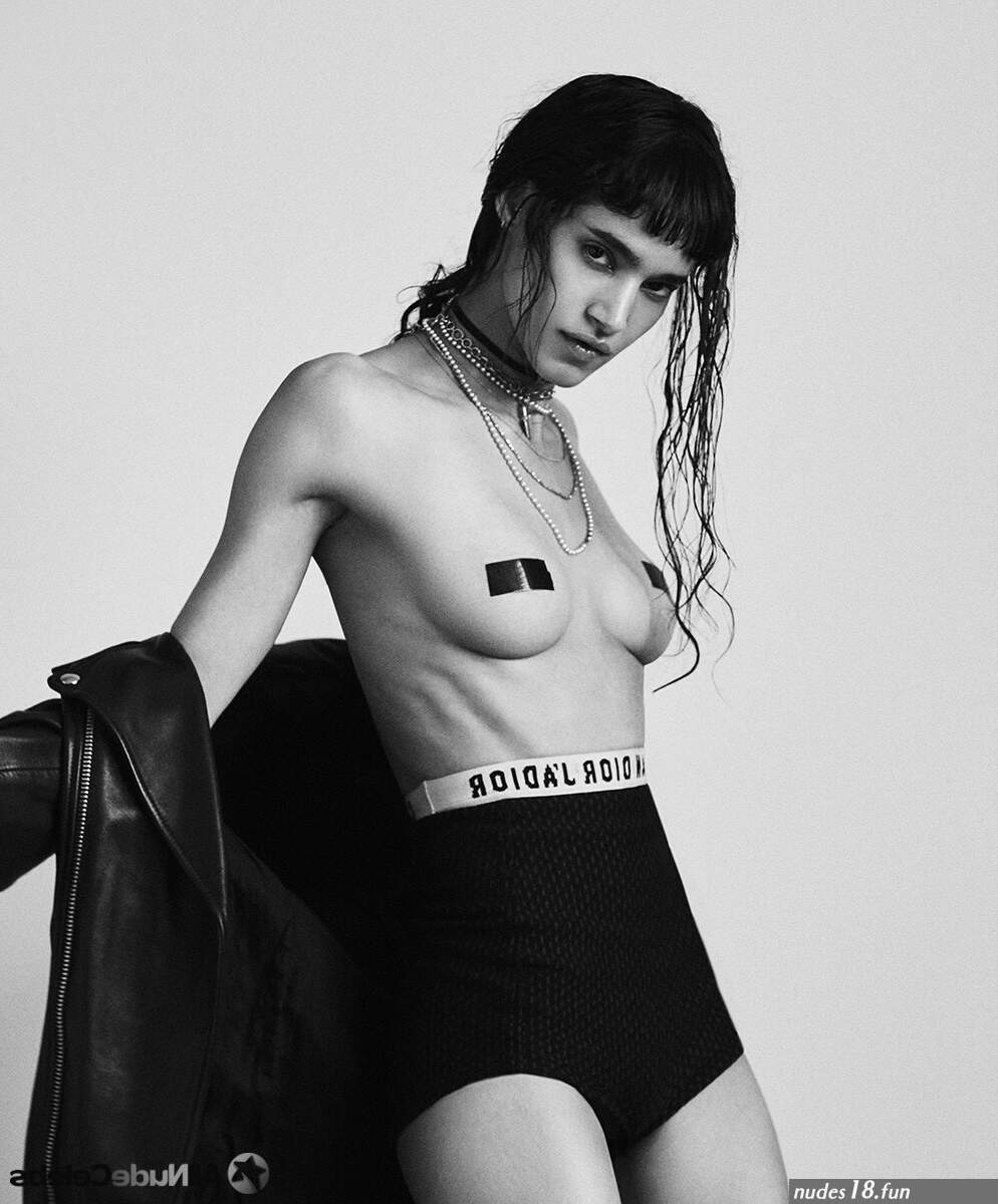 sofia boutella nuda hot topless