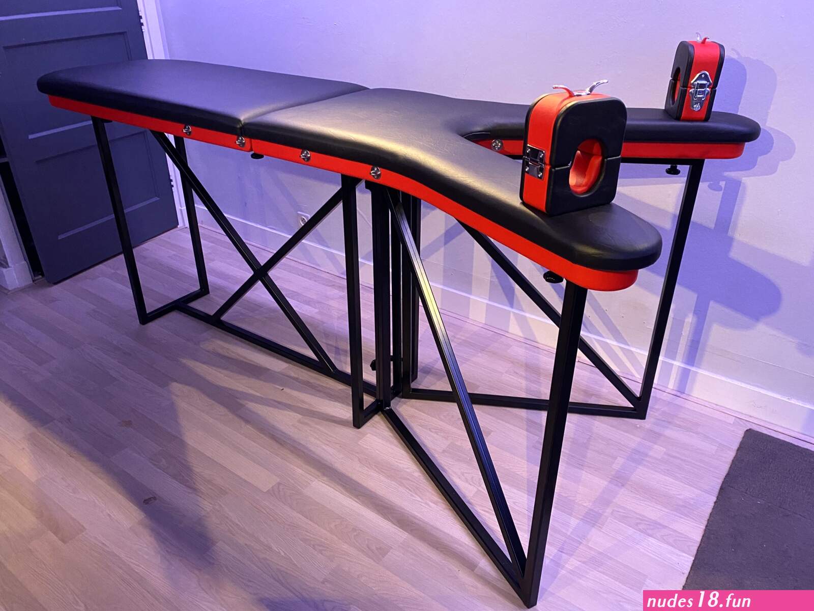 All acces bondage table