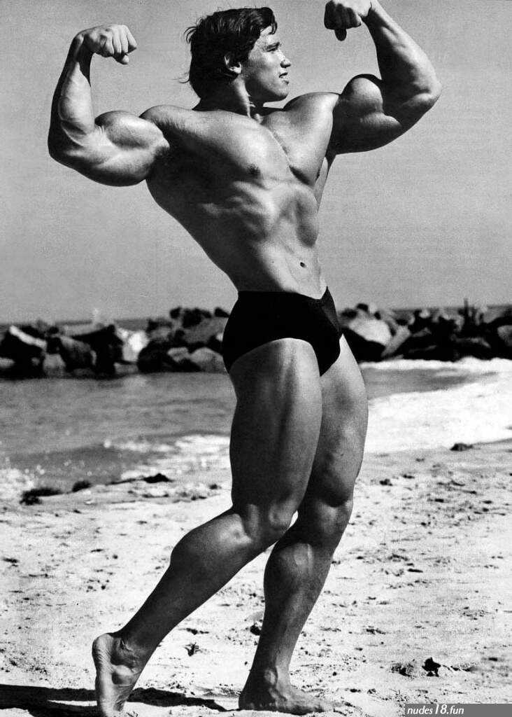 Bodybuilder Arnold Schwarzenegger NAKED Its Bigger Than You Think!