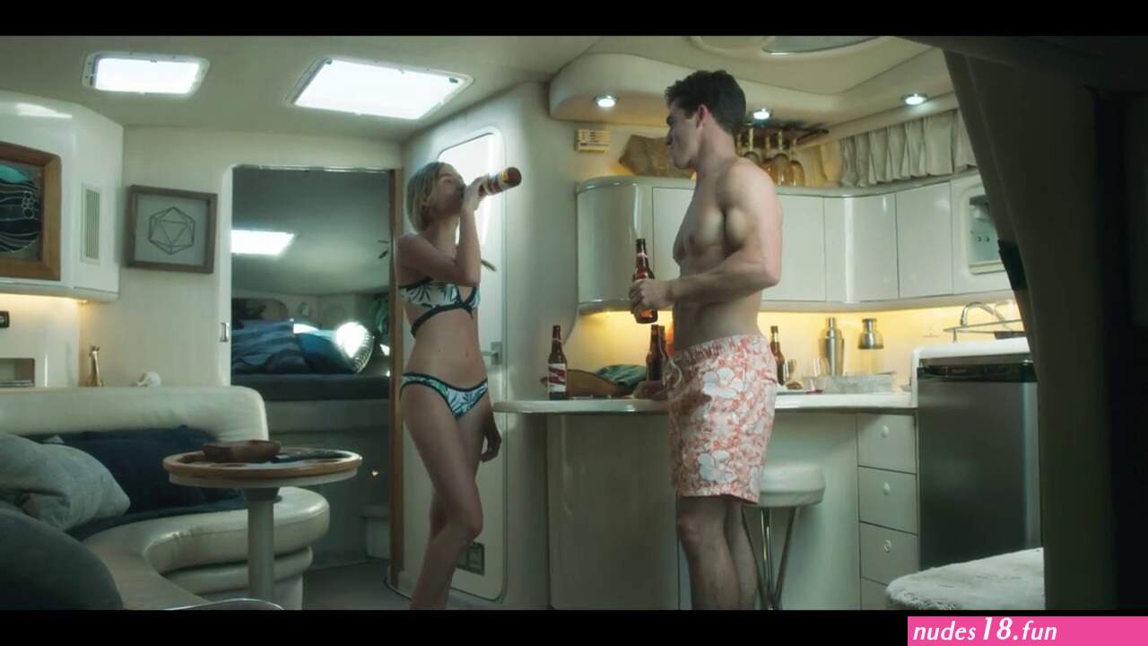 Naked Sofia Hublitz in Ozark ANCENSORED