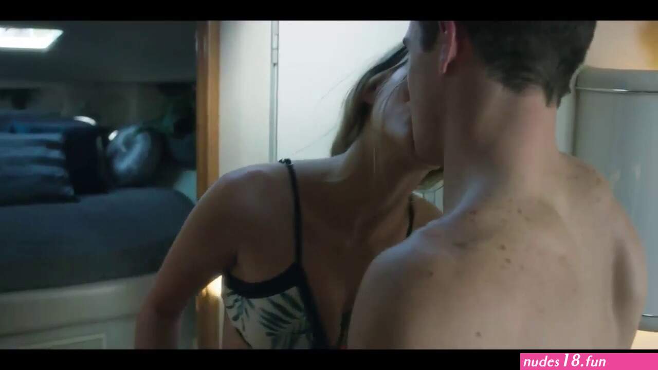 Naked Sofia Hublitz in Ozark ANCENSORED