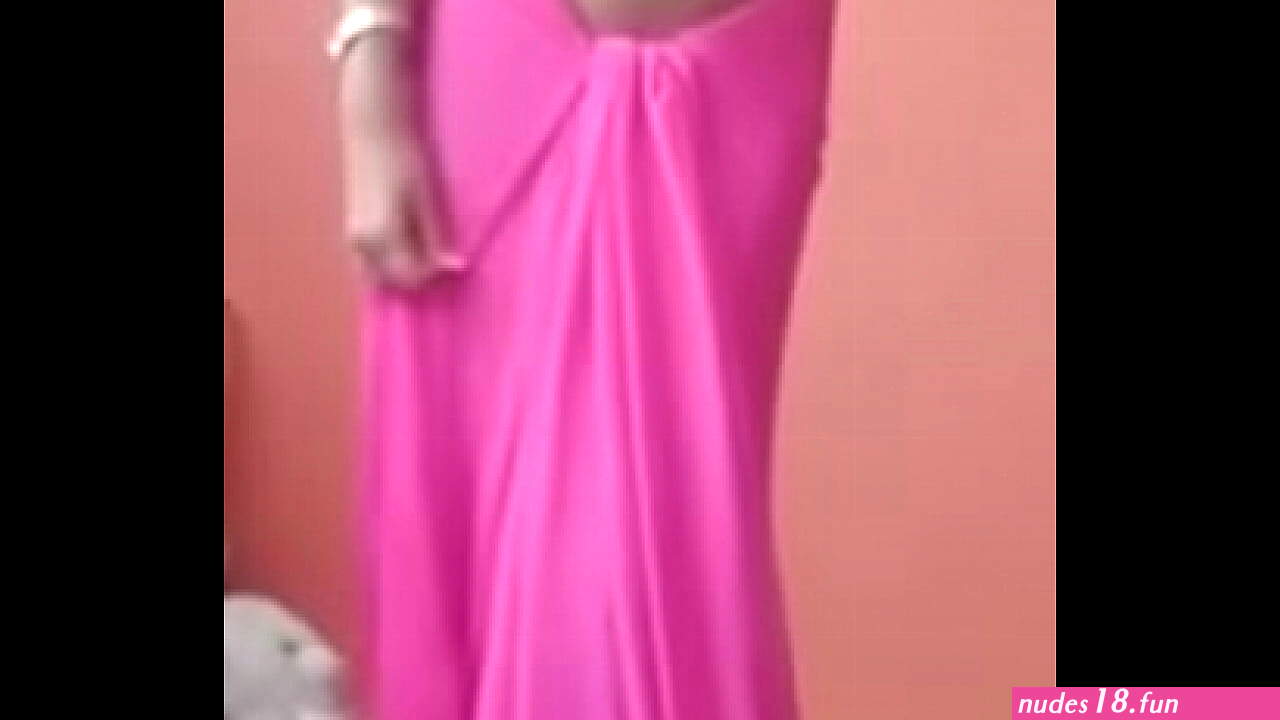 Desi bhabhi nude in pink saree