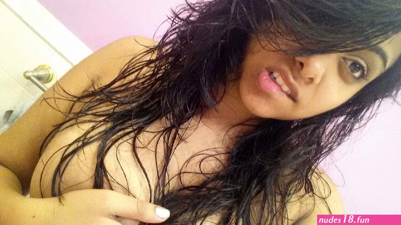 Teenage Girl Downblouse Cleavage Nip Slip