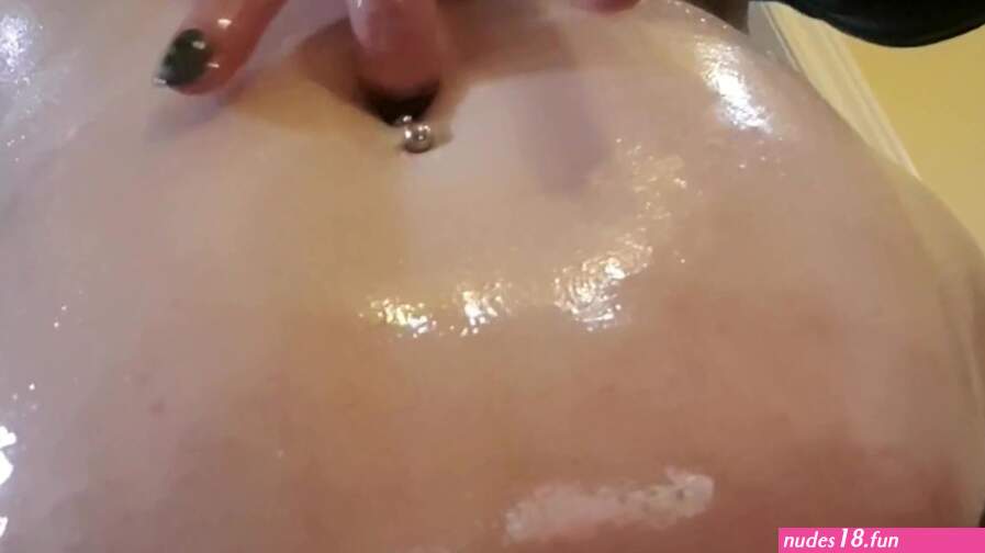 BBW OILED PIERCED BELLY BUTTON FINGERING FETISH