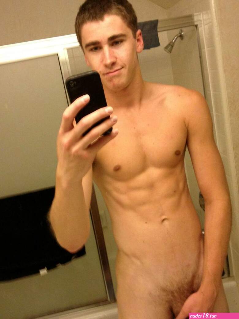 Naked guy selfie