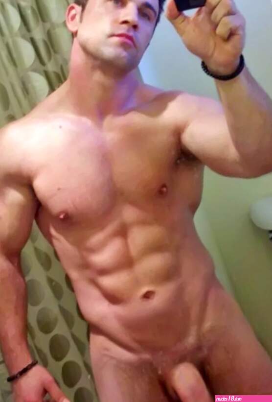Guys naked selfies