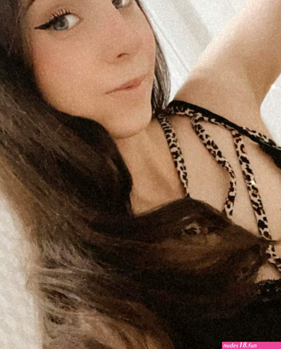 Ehotlovea1