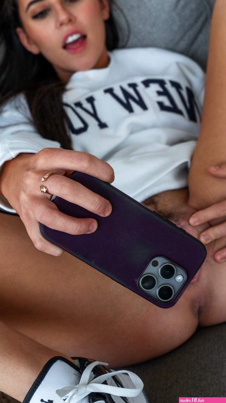Violet Brandani lilviolet X