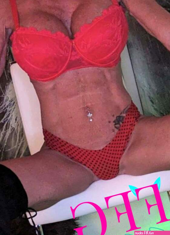 Bodybuilder GILF FoxyFitGilf