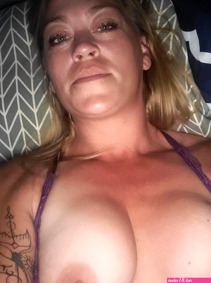 My moms nudes I got from her phone. Make her a webslut