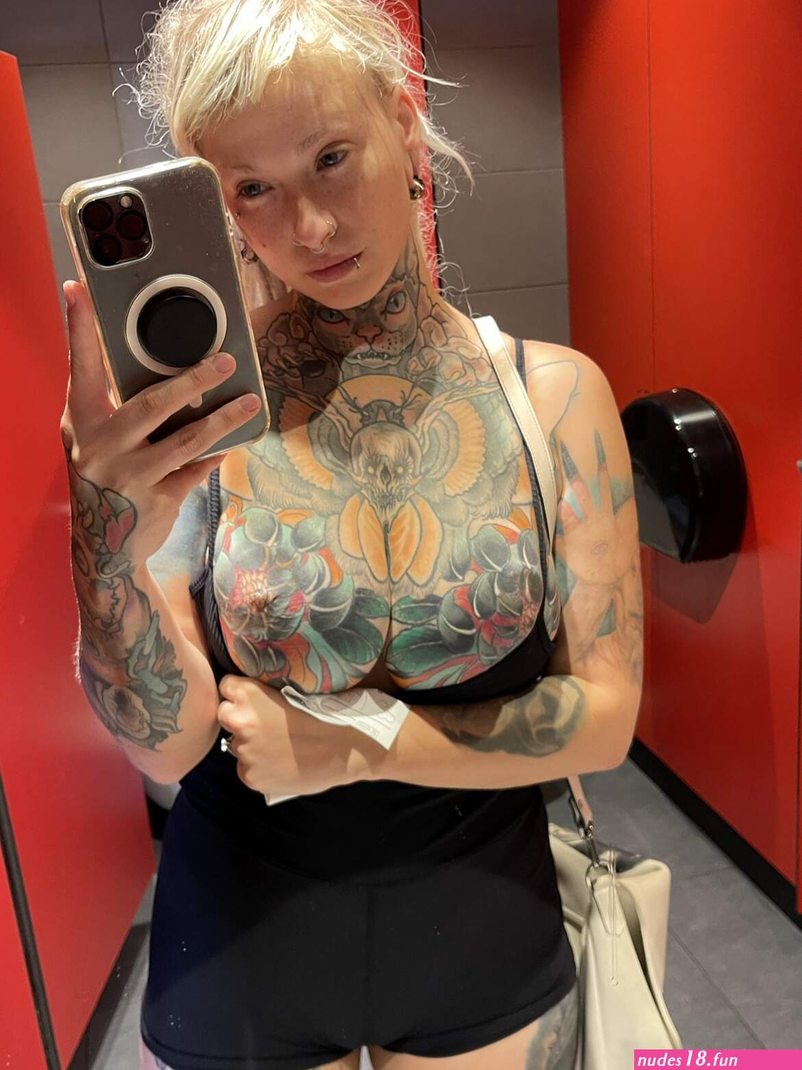 Micky Bottenberg on X: Public toilet titflash selfie