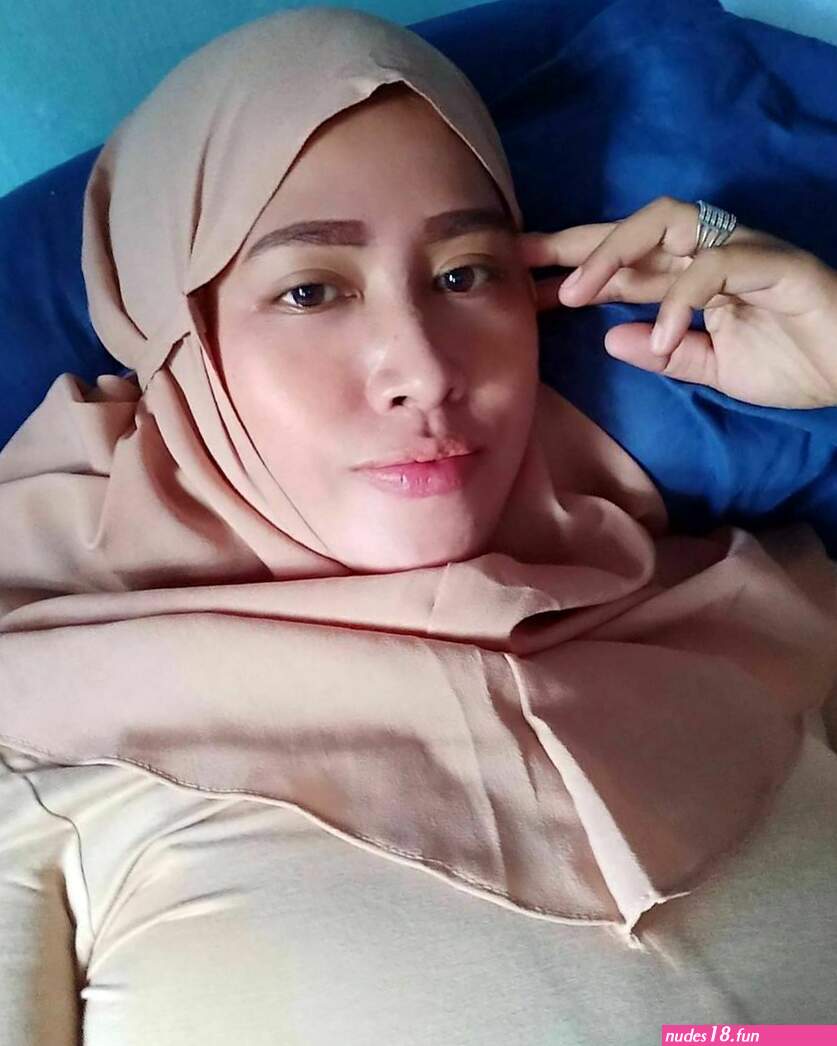 Jilbab montok bugil