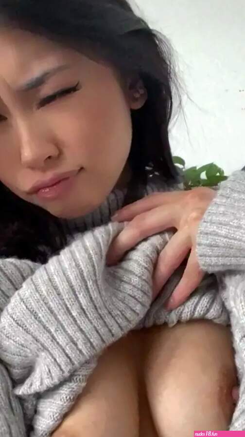 Lxxndaa Horny Asian Reveals her Big Tits Onlyfans Video