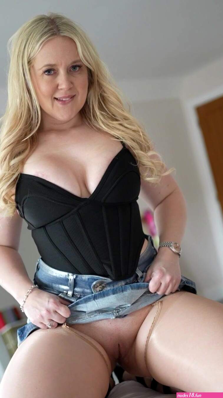 Watch online Sammy Thighs aka sammythighs OnlyFans
