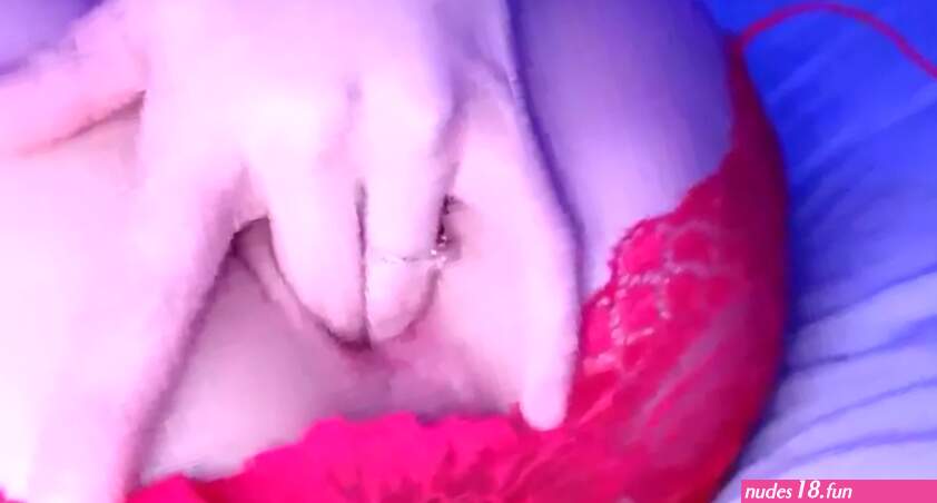 Lwrld444 Pretty Girl Fingering Hard In Tight Pussy OnlyFans Video