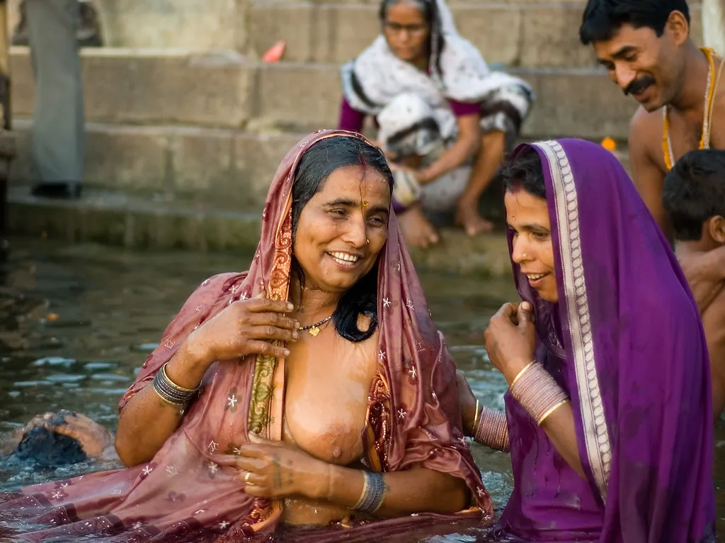 indian aunty river bathing photo