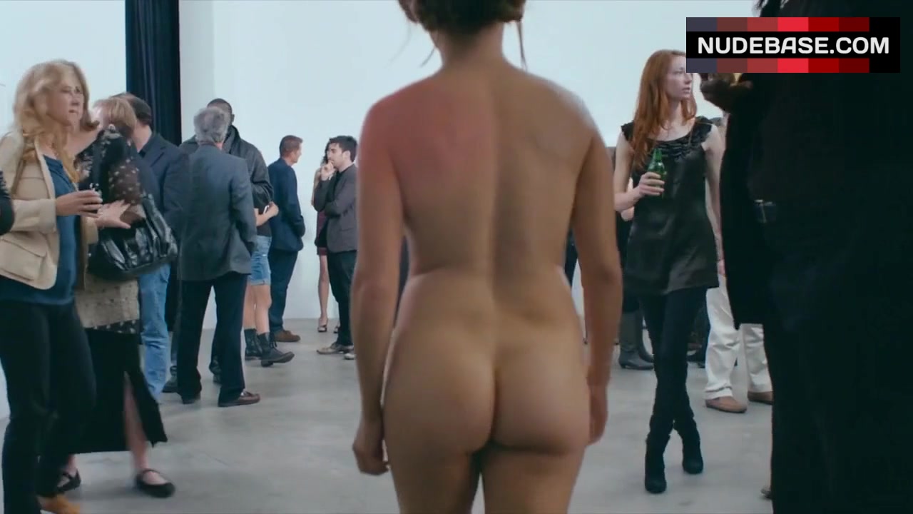 Jennifer Jason Leigh Full Naked in Art Gallery