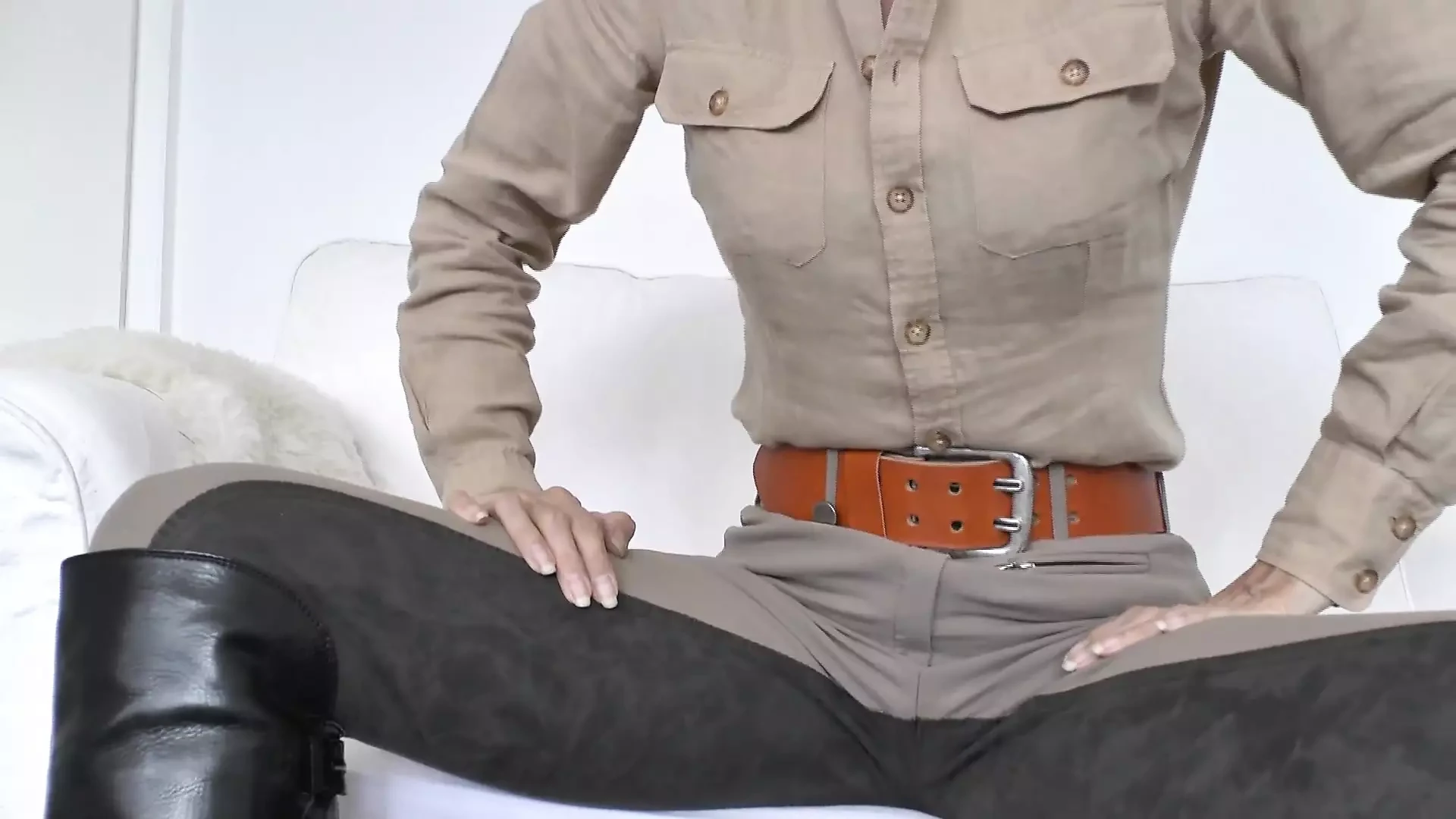 Exciting Sexy Zipper Sounds from My Long Black Leather Boots: German Amateur Porn