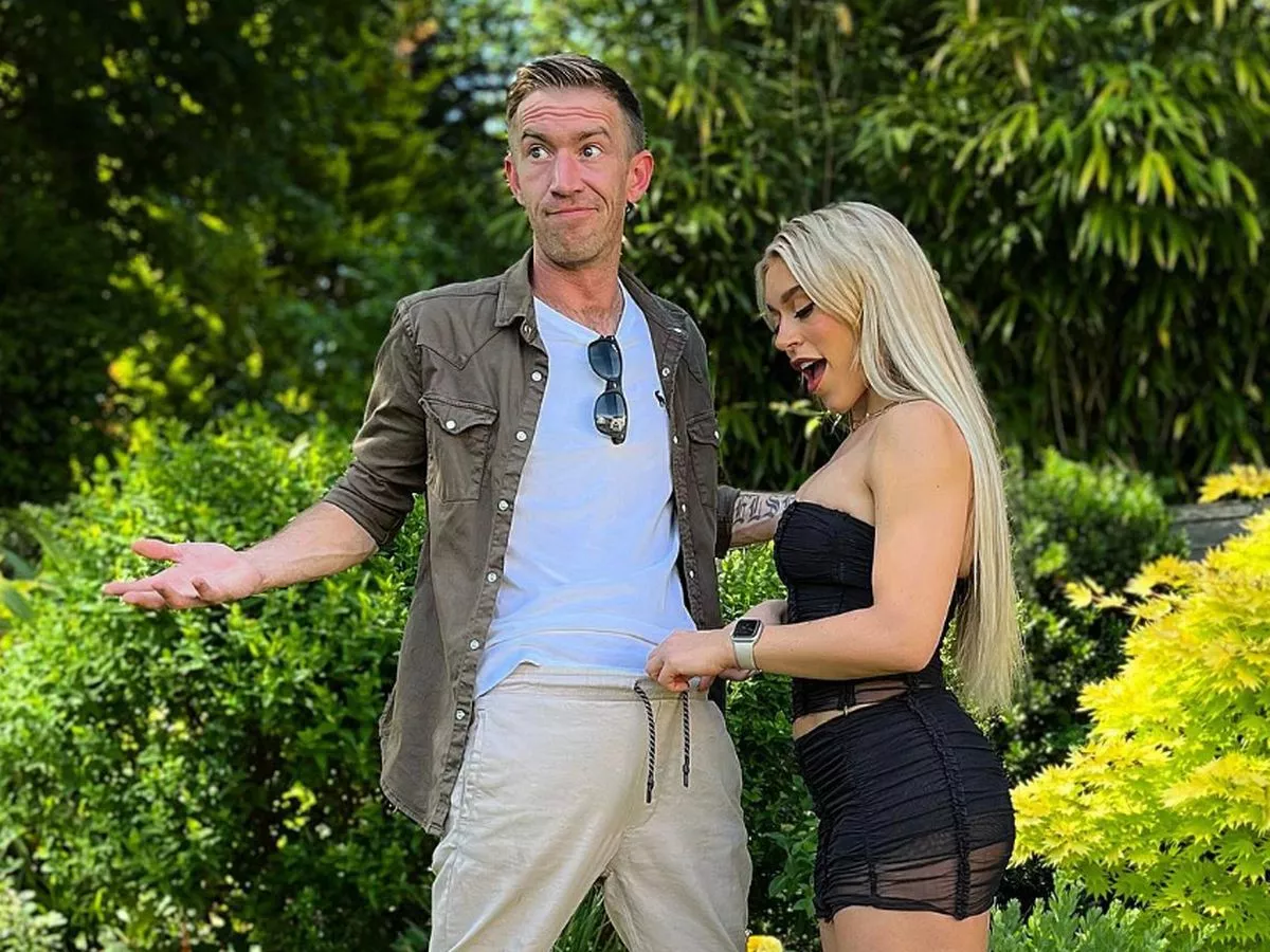 Elle Brooke gobsmacked by size of porn stars manhood thats in top 0.01 of penises