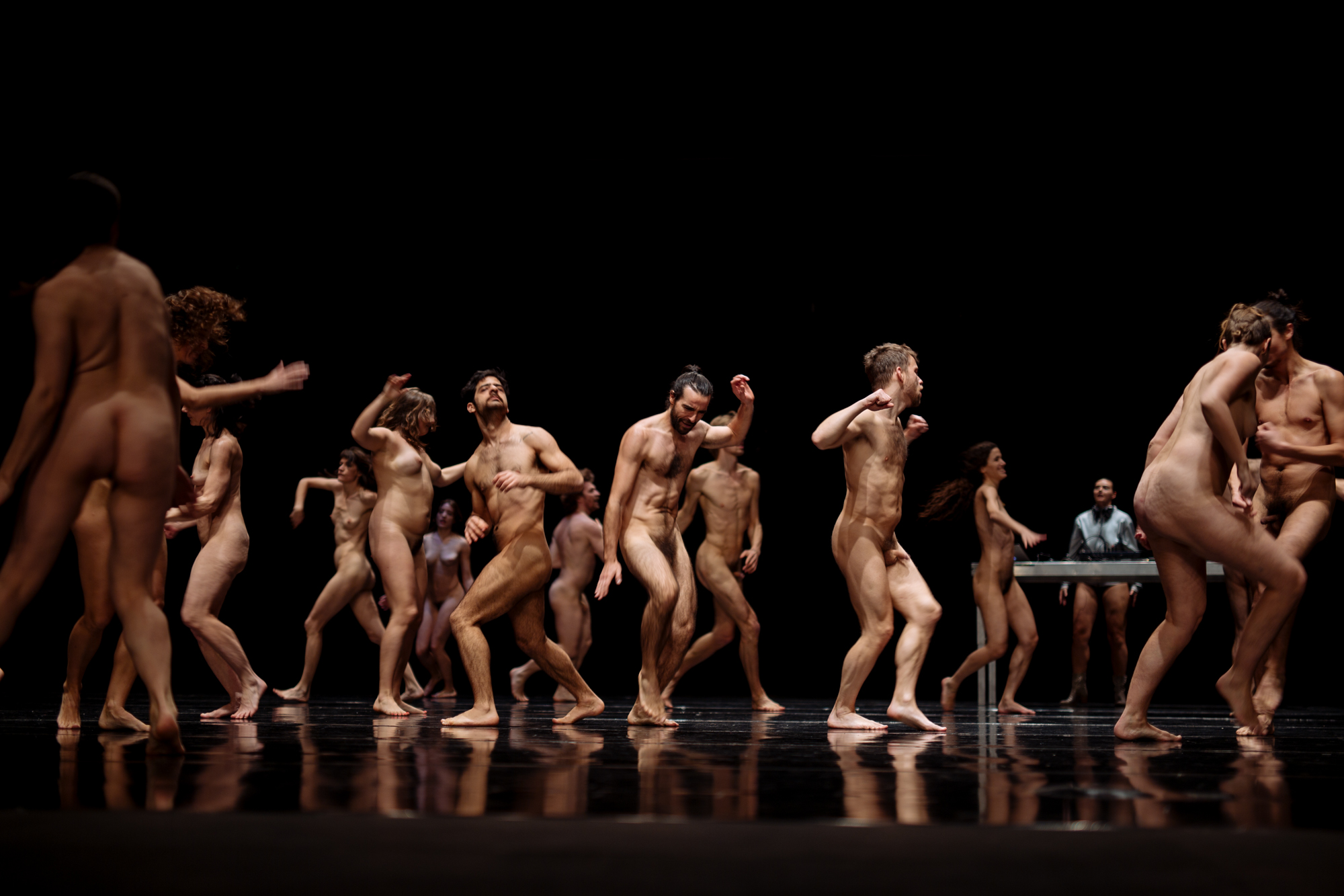 Nude dance