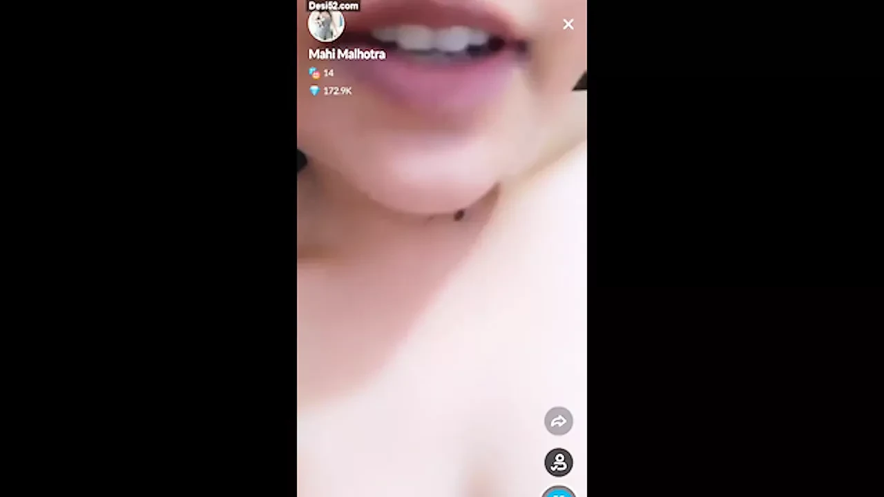 Indian Bhabhi Showing Her Tits and Pussy on Tango
