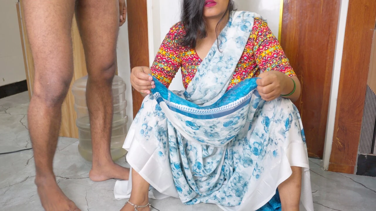 Stepsister Quick Fucked First Time in Saree by Her Naked Step Brother She got Cumshot on Her Hairy Pussy
