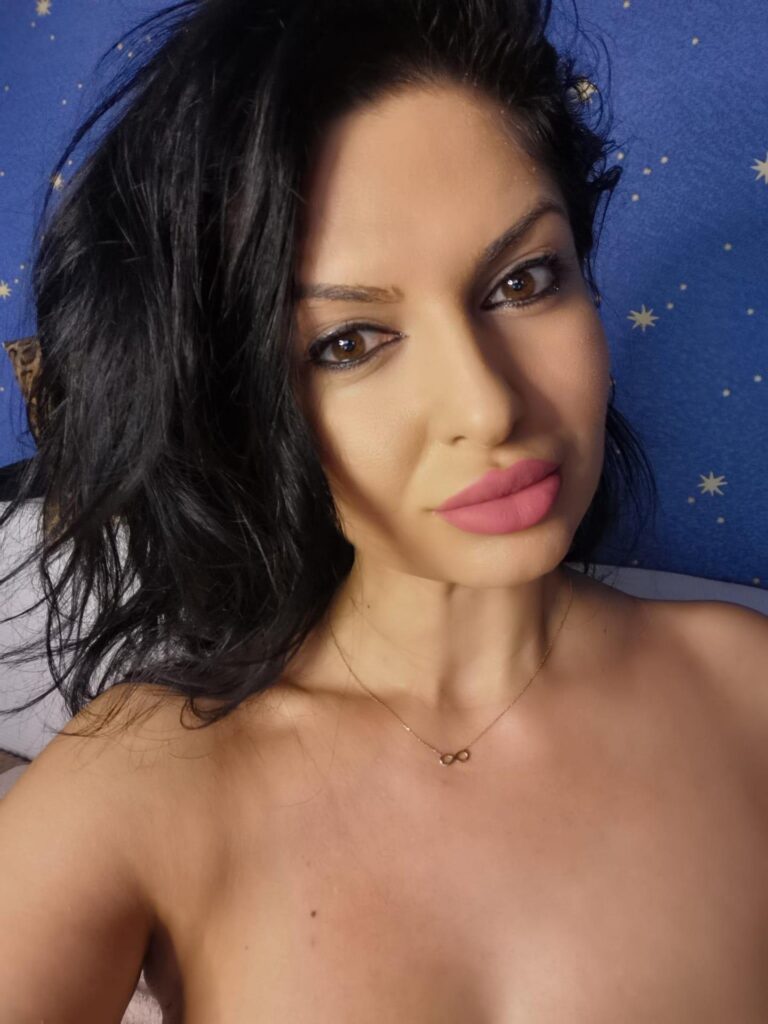 Naked Uncut Estonia: Join the spirited world of Brownie Skin!