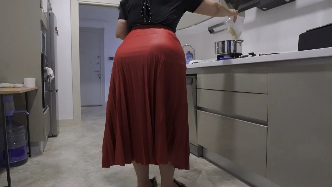My Stepmothers Red Skirt Hardened My Dick: Amateur Porn by Onlyfans