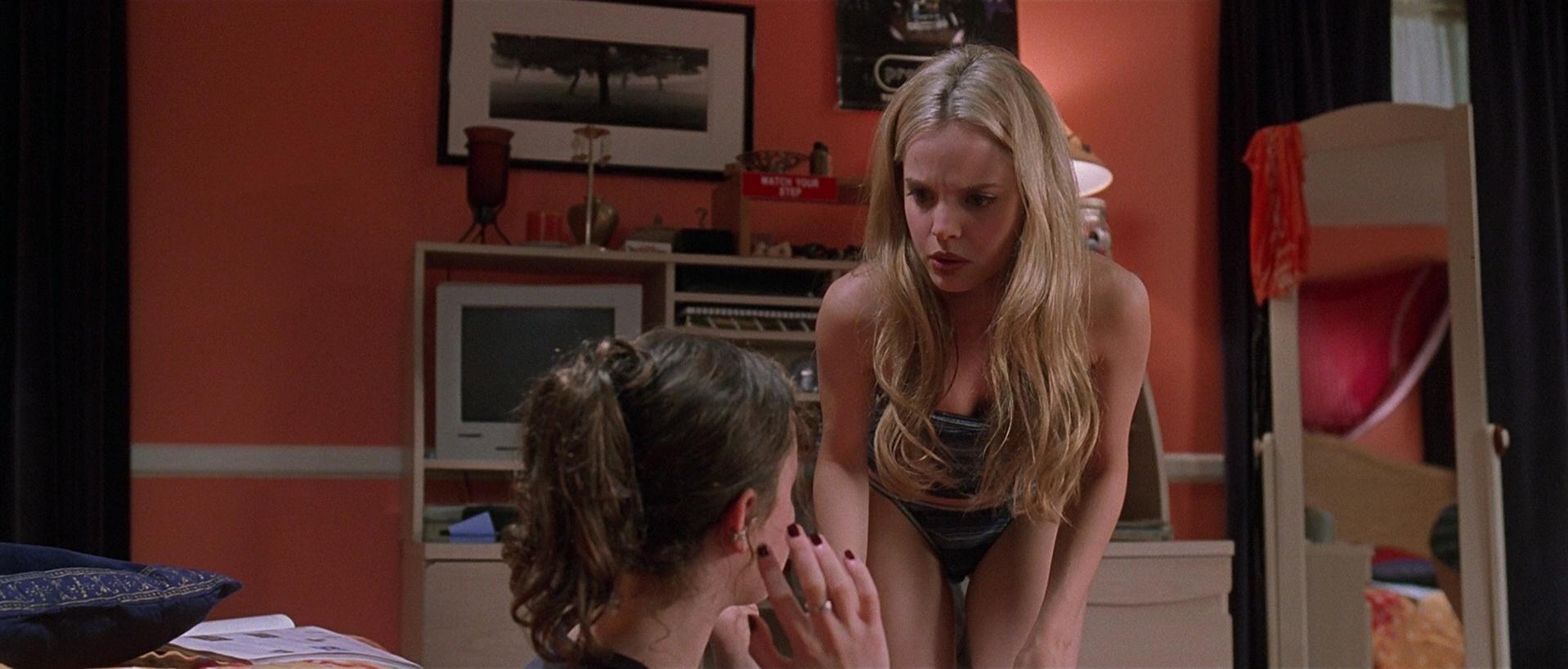 Mena Suvari nude