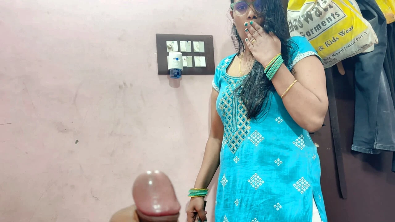 Stepmother Pinki Caught Her Son Naked She Help for Tight Pennis and Cumshot in Mouth