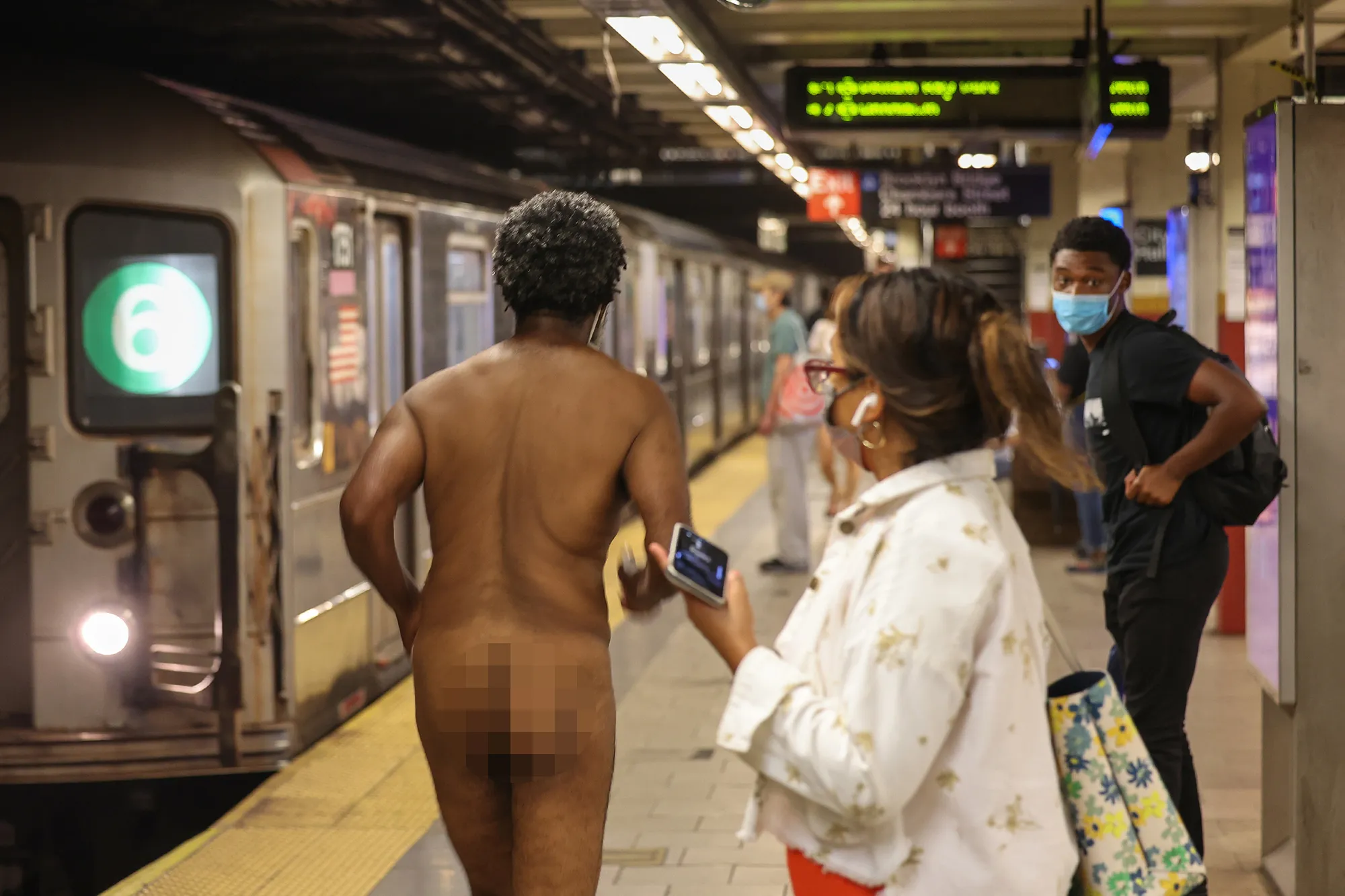 New Yorkers barely flinch as a naked man strolls through subway