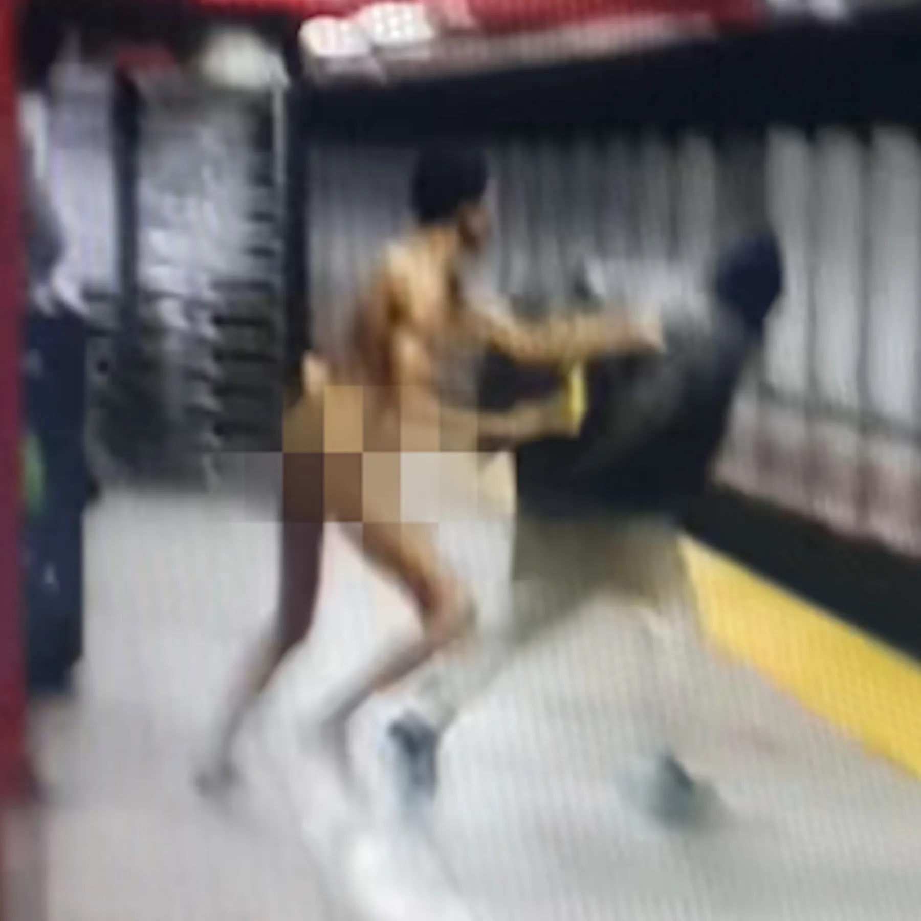 Good Sam fights nude NYC subway shover who dies on third rail