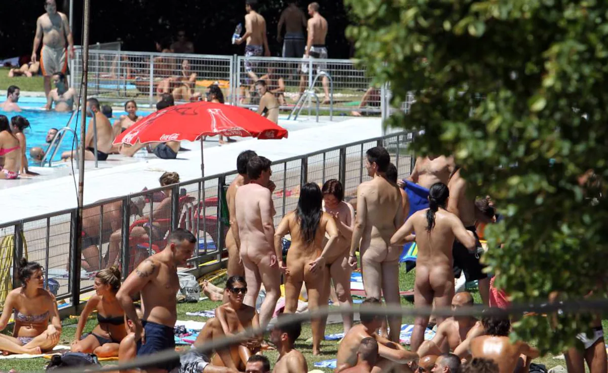 Nudism: Madrid swimming pools may hold Bathing Suit-Free Day
