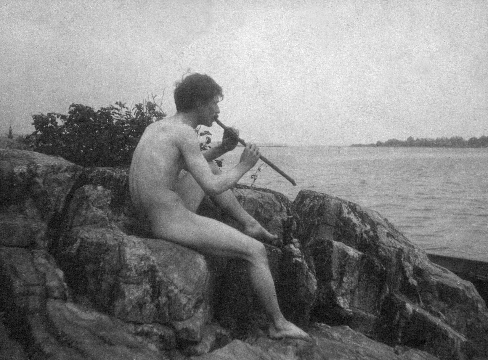 File:Nude piper posed on rocks.jpg