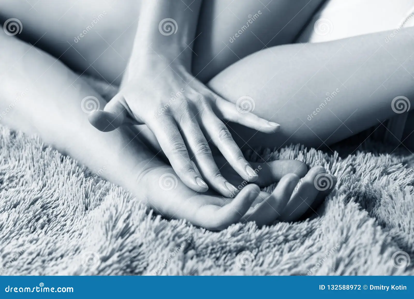 Sexy Paar Die Erotische Massage in Slaapkamer Doen Stock Foto