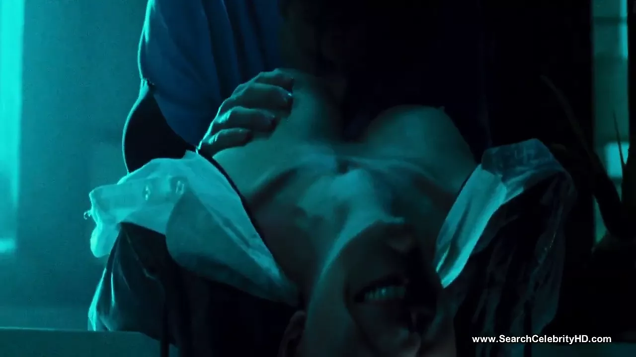 Madeline Zima naakt sexy scènes