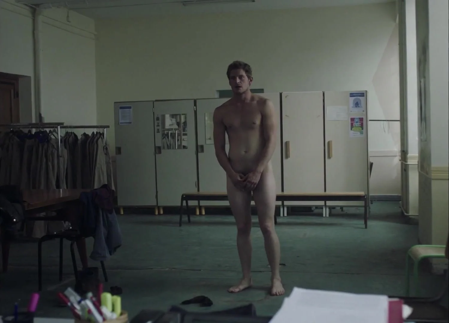 Male Celebs: Naked Belgian actor in T0ut v bi3n
