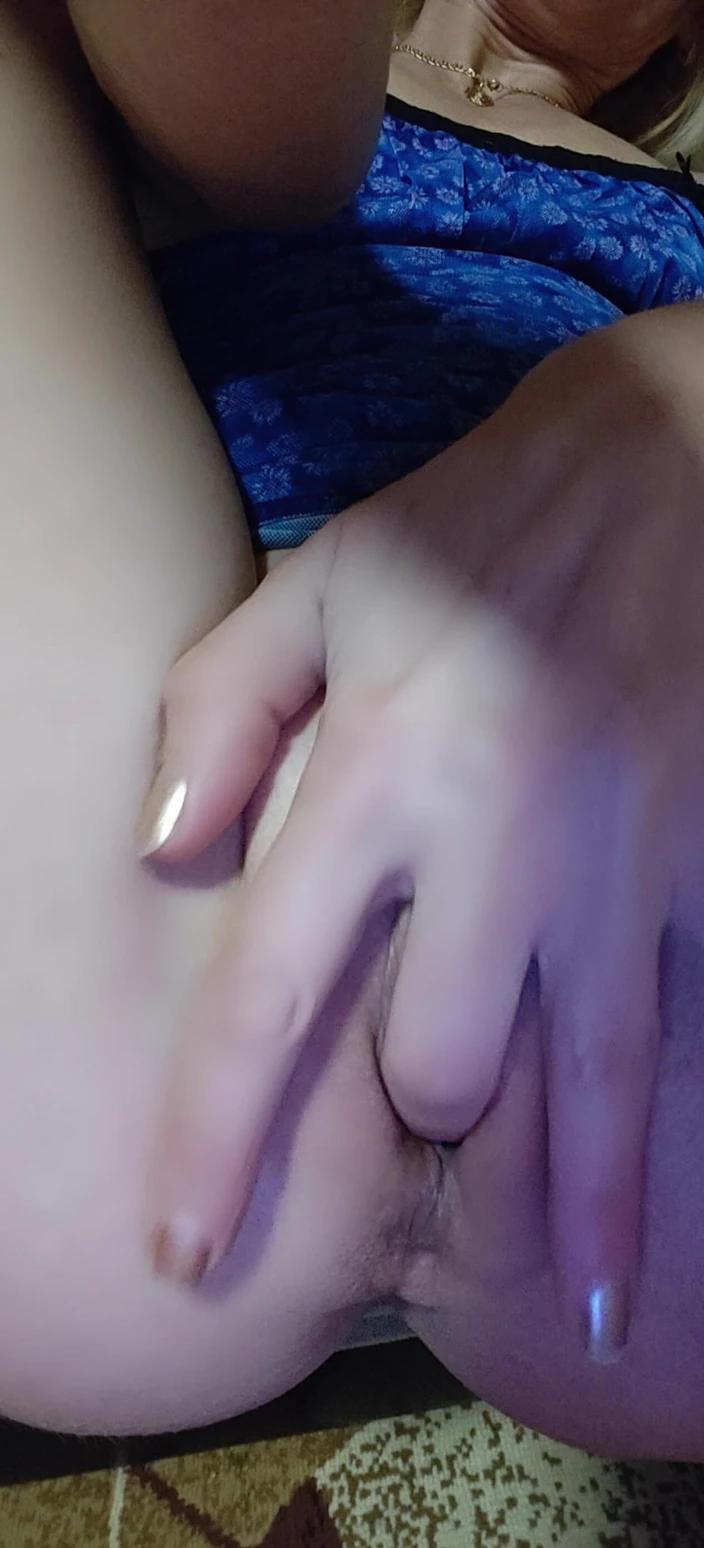 Masturbating Karina: Romanian Female Masturbation Solo Pussy MILF Porn
