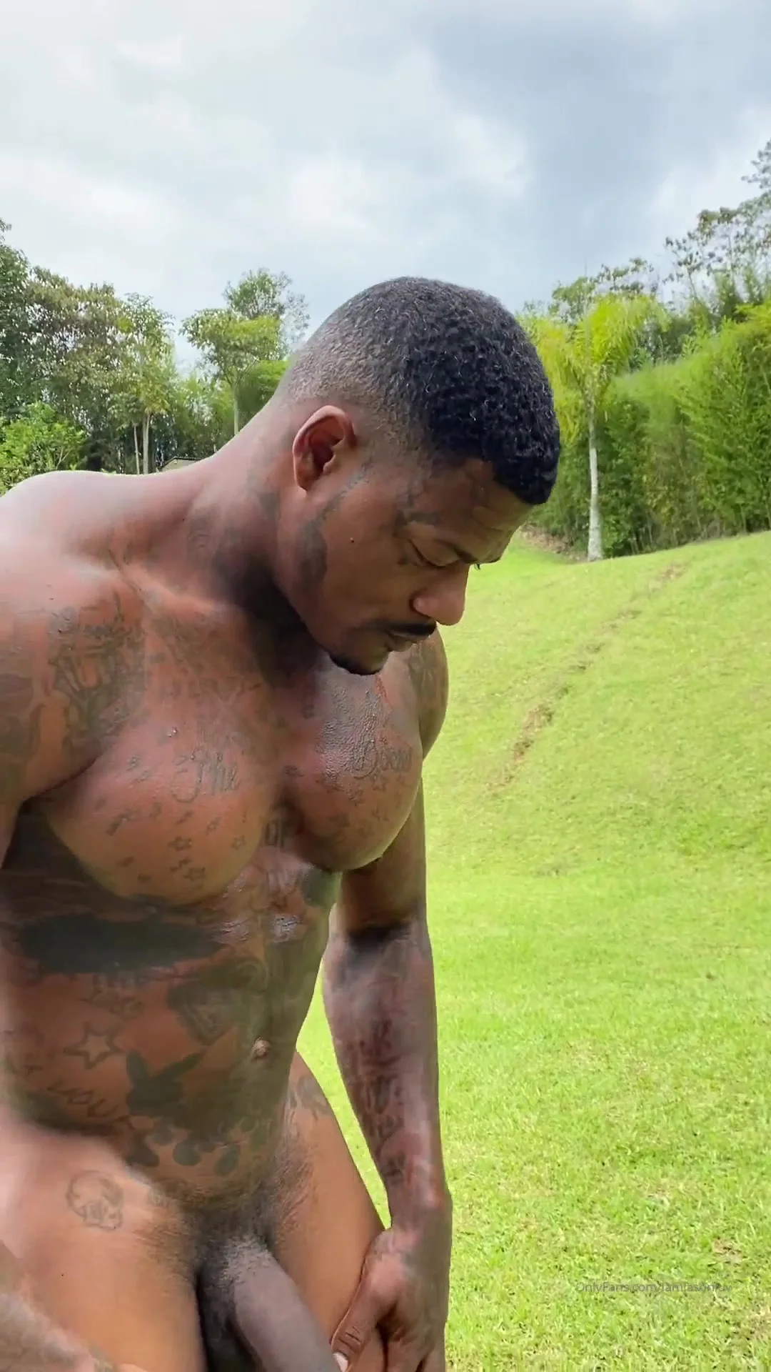 HUGE BLACK MEN NAKED OUTSIDE