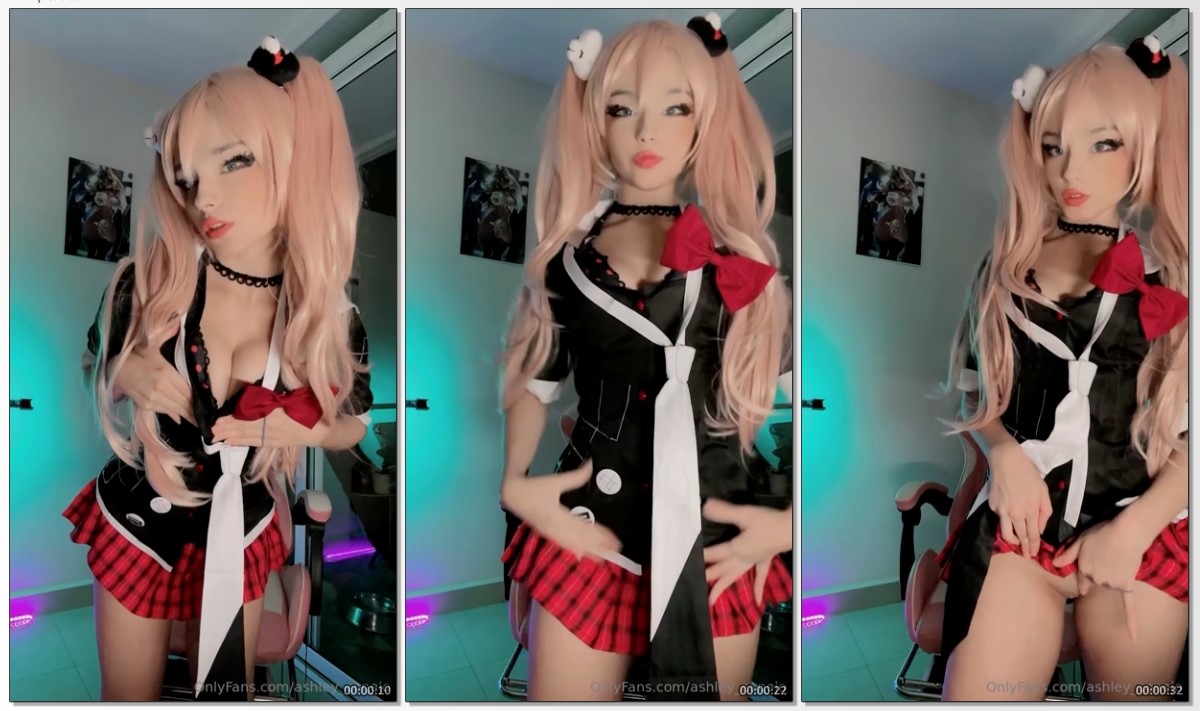 Ashley Conejo Pelada Mostrando A Buceta De Cosplay
