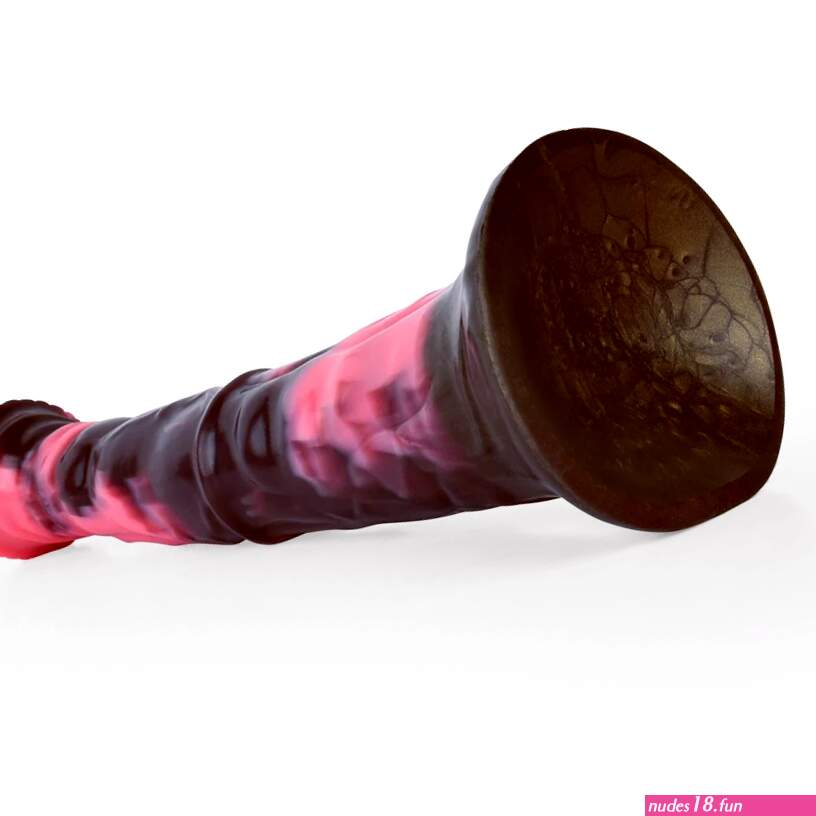 How to Choose the Best Extreme Long Dildo: A Complete Buying Guide