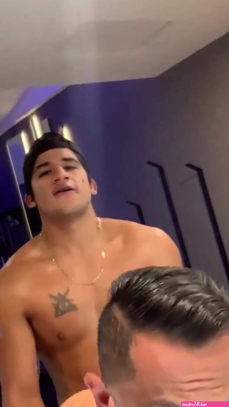 Athlets: Two Hunks Fucking In The Loo