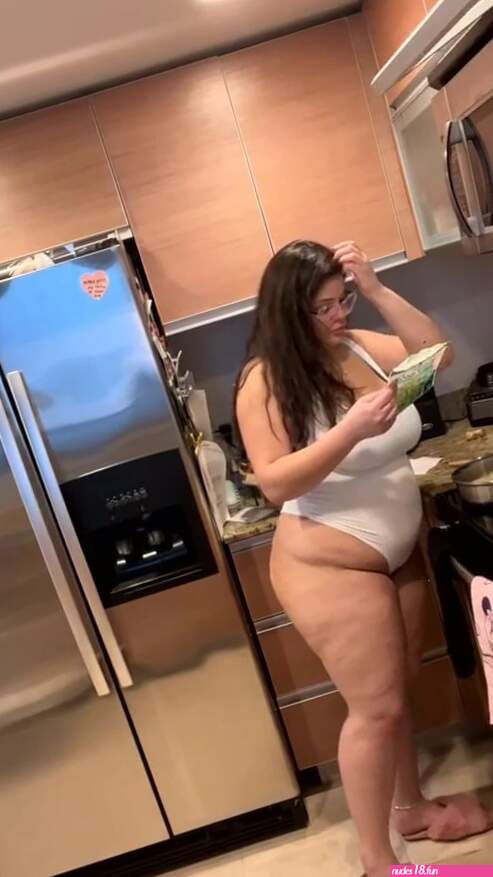 Kitchen tease Porn Videos 2